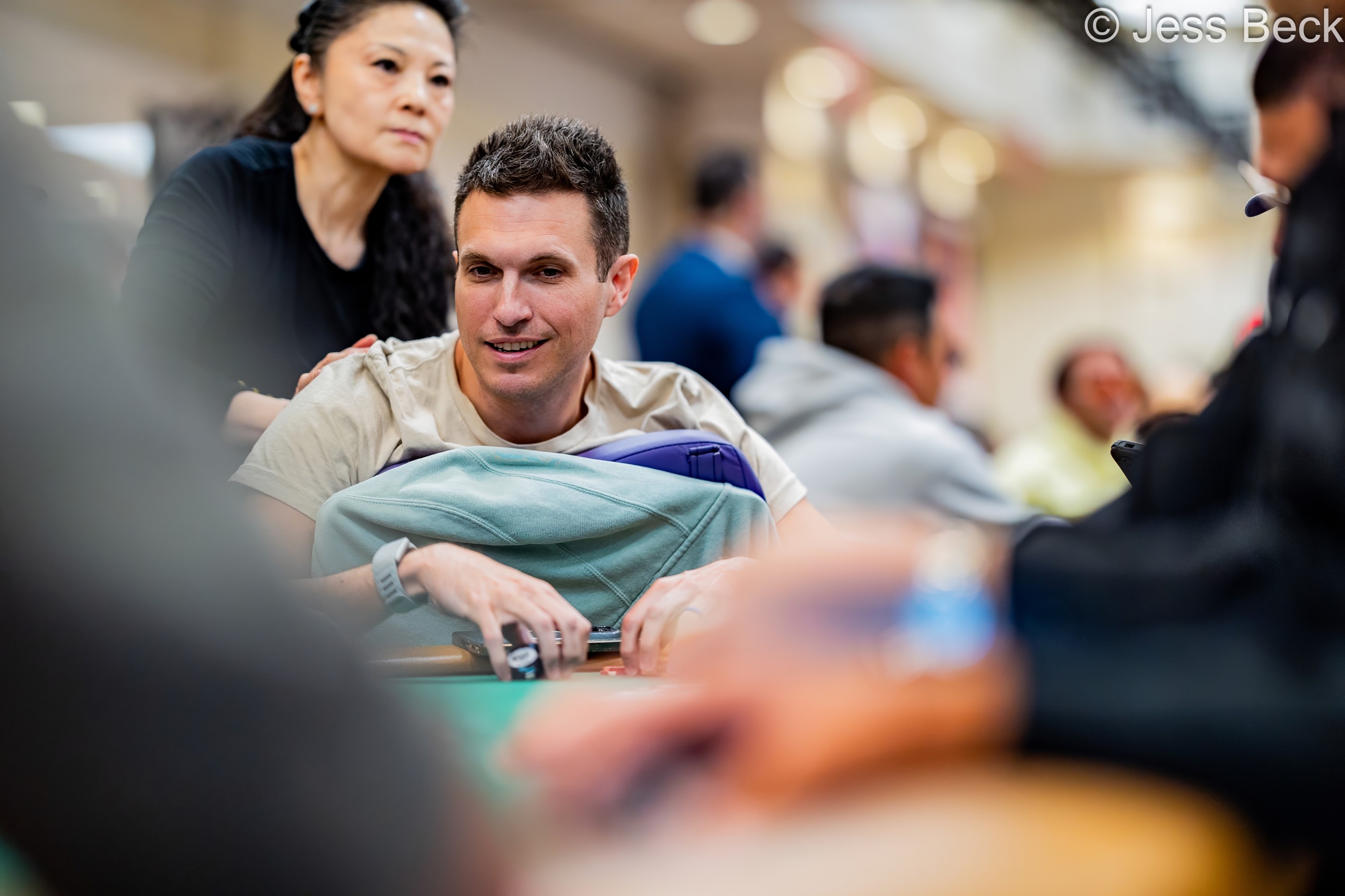 官方入口 - 德州扑克传奇道格·波尔克的疯狂WSOP主赛事首日：一小时内经历生死轮回 - 完美百家乐